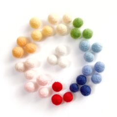 お部屋にラッキーカラーで運気アップ？？つまみ細工のフレーム飾り