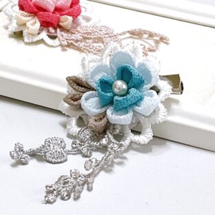 つまみ細工　ヘアクリップ　髪飾り　ブルー