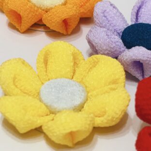 ぷっくり花びらのつまみ細工が可愛いくて☆彡